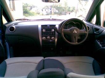 2003 Mitsubishi Colt Photos