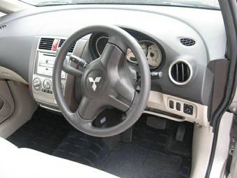 2003 Mitsubishi Colt Photos