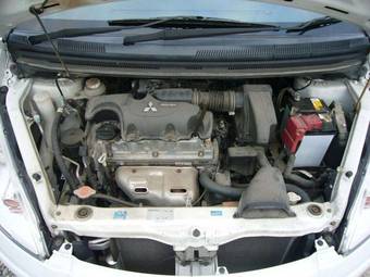 2003 Mitsubishi Colt Photos