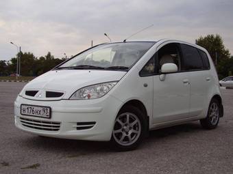 2003 Mitsubishi Colt Photos