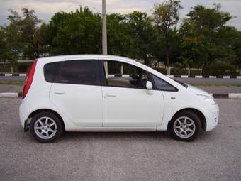 2003 Mitsubishi Colt Photos