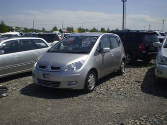 2003 Mitsubishi Colt Photos