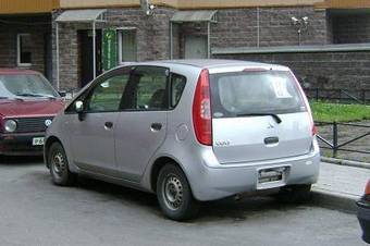 2003 Mitsubishi Colt Pictures