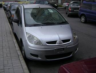 2003 Mitsubishi Colt Photos