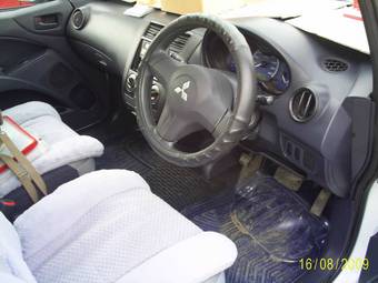 2003 Mitsubishi Colt Photos