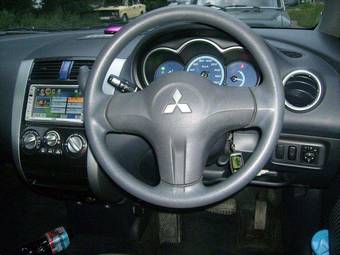 2003 Mitsubishi Colt Pictures