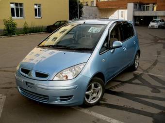 2003 Mitsubishi Colt Photos