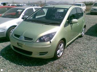 2003 Mitsubishi Colt Photos