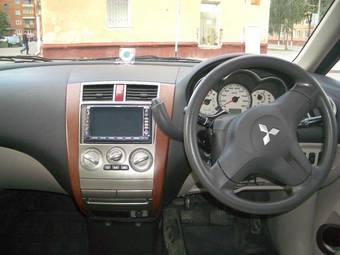 2003 Mitsubishi Colt Photos