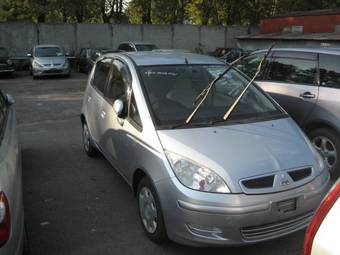 2003 Mitsubishi Colt Pictures