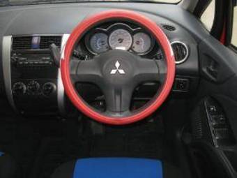 2003 Mitsubishi Colt Pictures