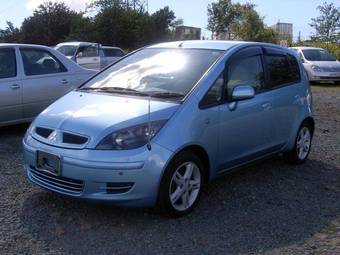 2003 Mitsubishi Colt Pictures
