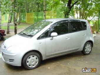 2003 Mitsubishi Colt Photos