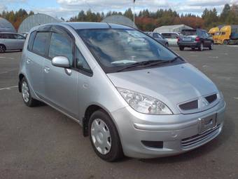 2003 Mitsubishi Colt Photos