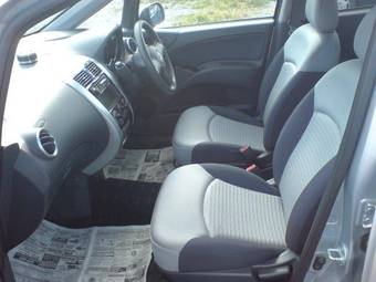 2003 Mitsubishi Colt Pictures