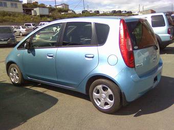 2003 Mitsubishi Colt Photos