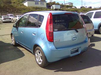 2003 Mitsubishi Colt Pictures