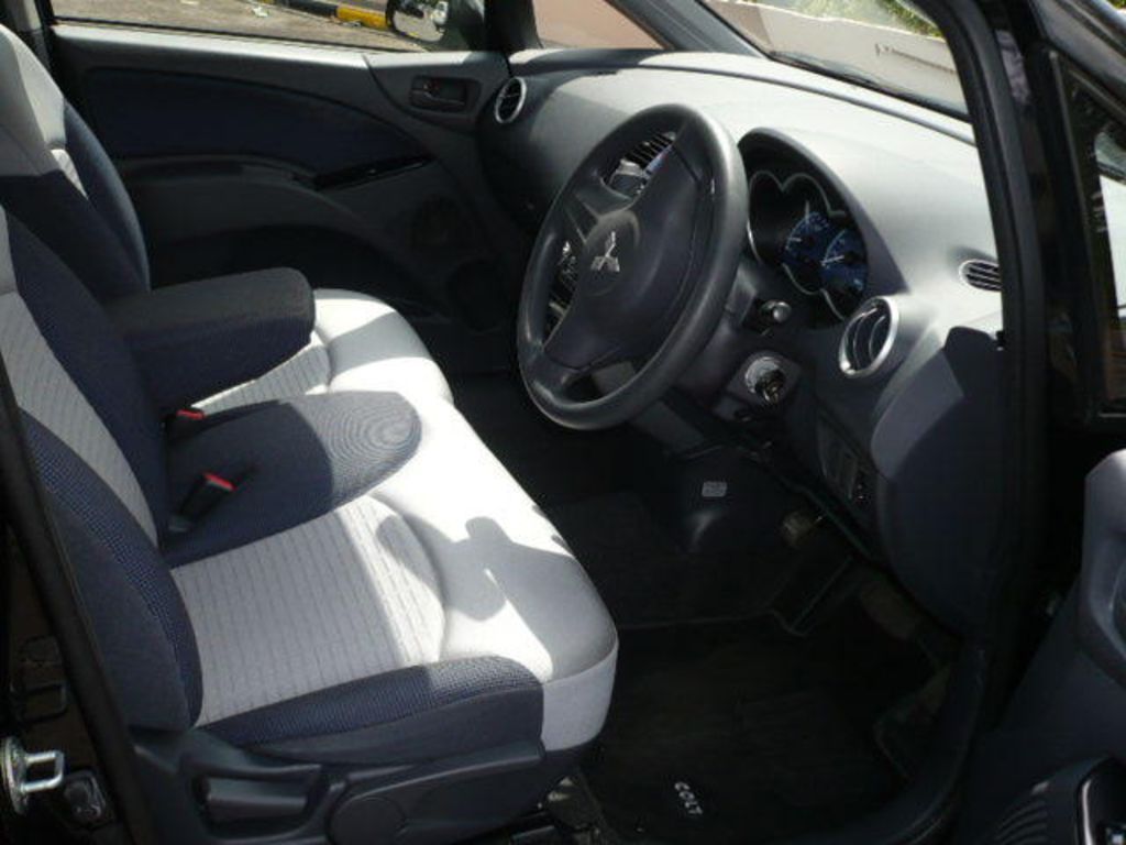 2004 Mitsubishi Colt