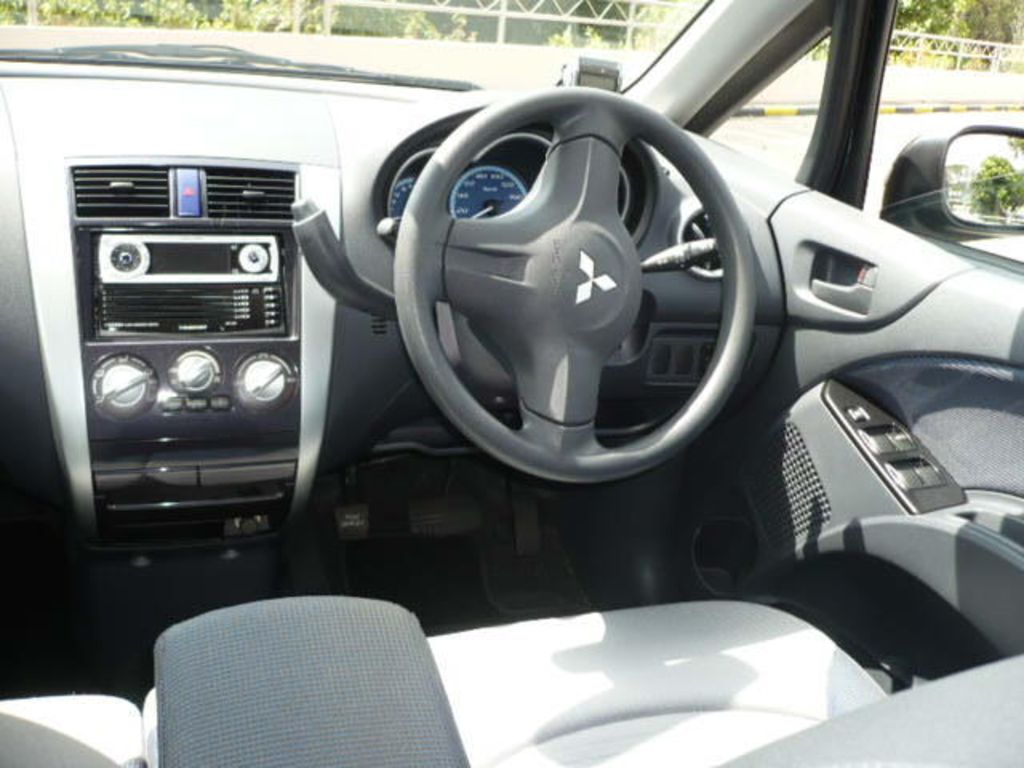 2004 Mitsubishi Colt