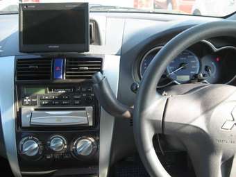 2004 Mitsubishi Colt Images