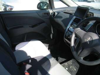 2004 Mitsubishi Colt Pictures