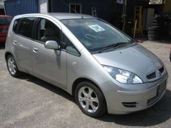 2004 Mitsubishi Colt Pictures