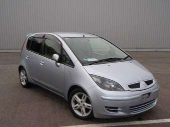 2004 Mitsubishi Colt Pictures