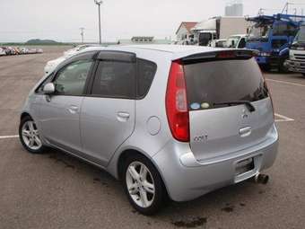 2004 Mitsubishi Colt Pictures