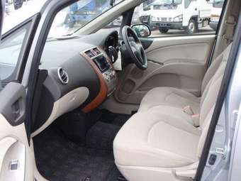 2004 Mitsubishi Colt Pictures