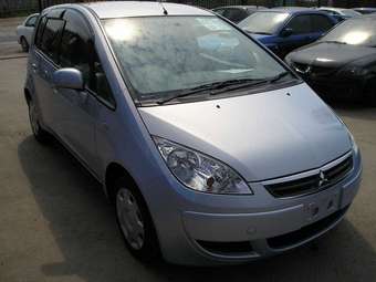 2004 Mitsubishi Colt Pictures