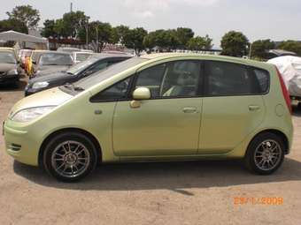 2004 Mitsubishi Colt Pictures
