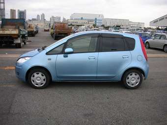 2004 Mitsubishi Colt Pictures