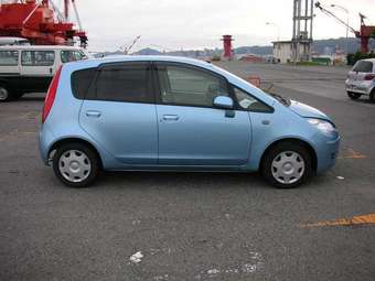 2004 Mitsubishi Colt Pictures