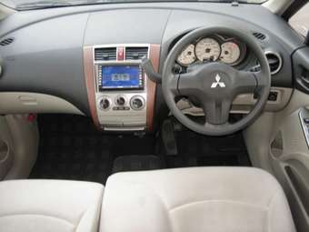 2004 Mitsubishi Colt Images