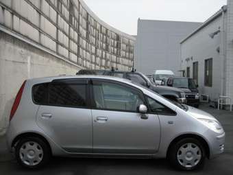 2004 Mitsubishi Colt Pictures