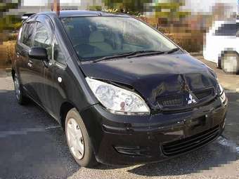 2004 Mitsubishi Colt Pictures