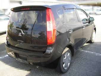 2004 Mitsubishi Colt Photos