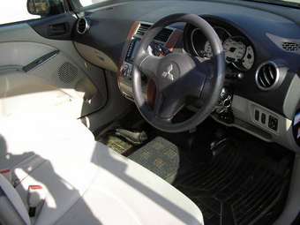 2004 Mitsubishi Colt Pictures