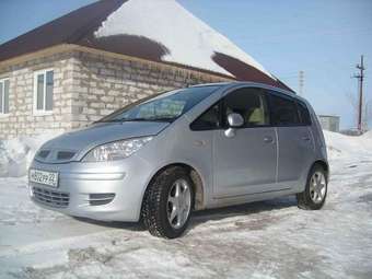 2004 Mitsubishi Colt Pictures