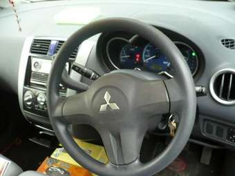 2004 Mitsubishi Colt Photos