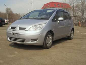 2004 Mitsubishi Colt Pictures