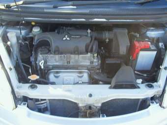 2004 Mitsubishi Colt Photos