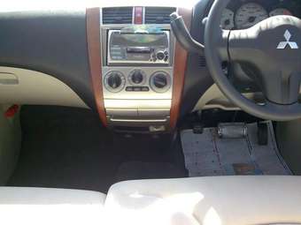 2004 Mitsubishi Colt Photos