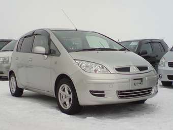 2004 Mitsubishi Colt Pictures