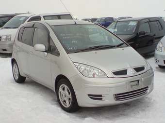 2004 Mitsubishi Colt Pictures