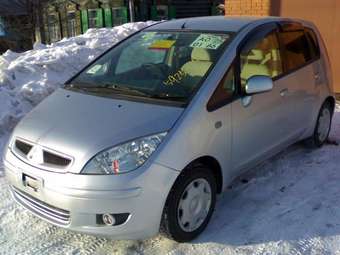 2004 Mitsubishi Colt Images