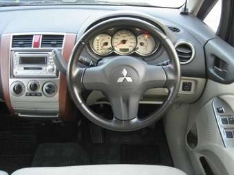 2004 Mitsubishi Colt Pictures