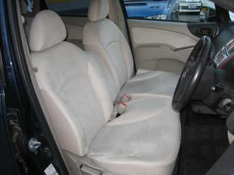 2004 Mitsubishi Colt Pics