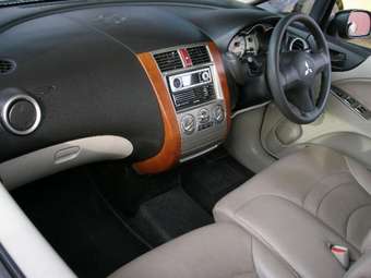 2004 Mitsubishi Colt Pictures