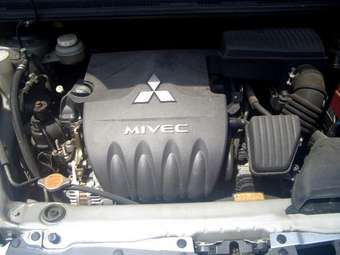 2004 Mitsubishi Colt Pictures